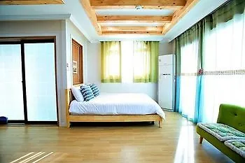 Hotel Sky-Tary Pension Jeju