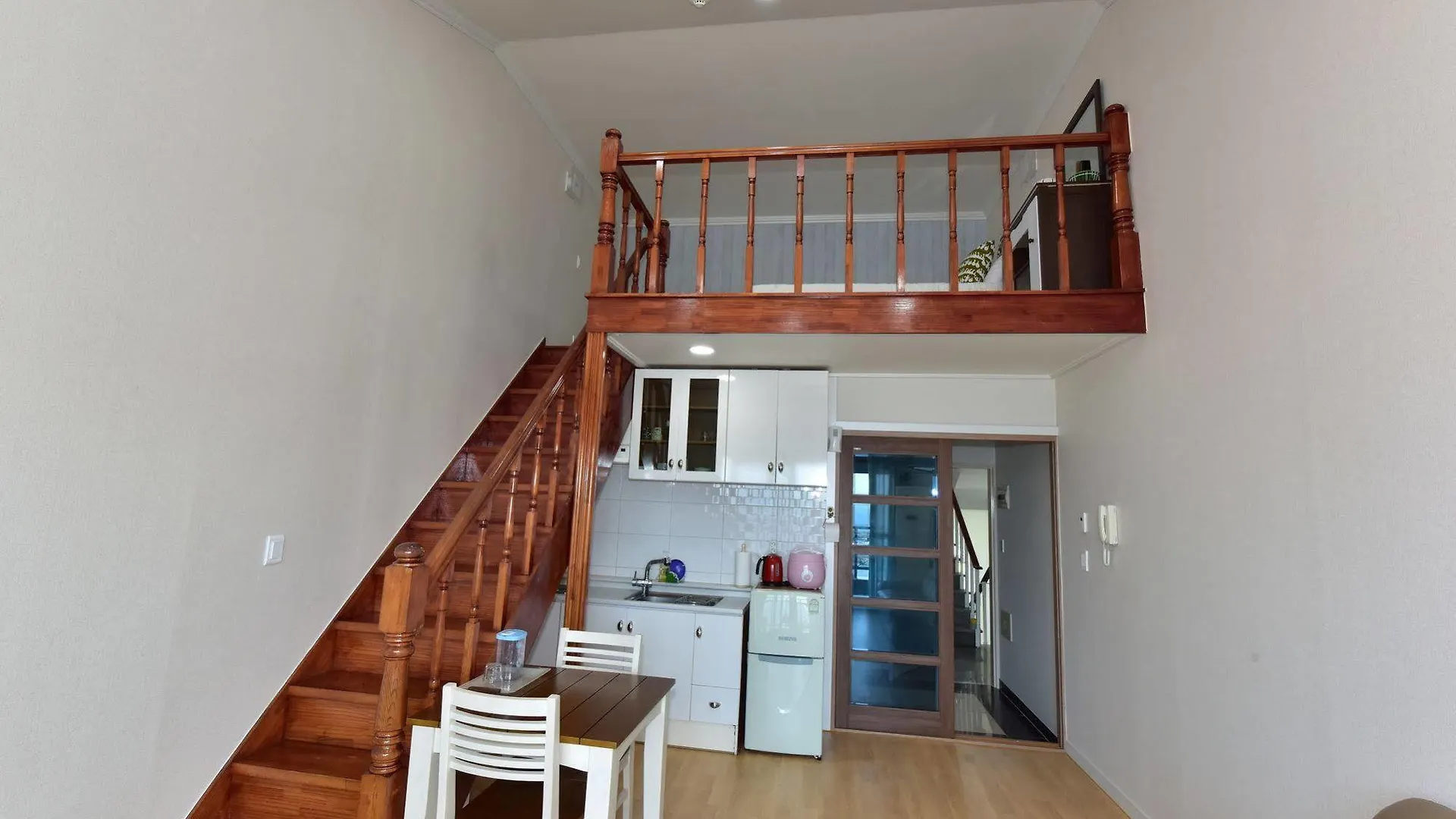 Sky-Tary Pension 济州市 2*,